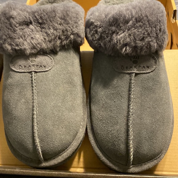 Shoes - Like new Bearpaw Loki II